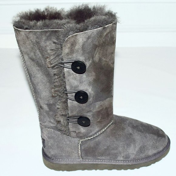 UGG Like New! Bailey Button Triplet Grey Sheepskin Boots - Size 5 - Picture 8 of 11